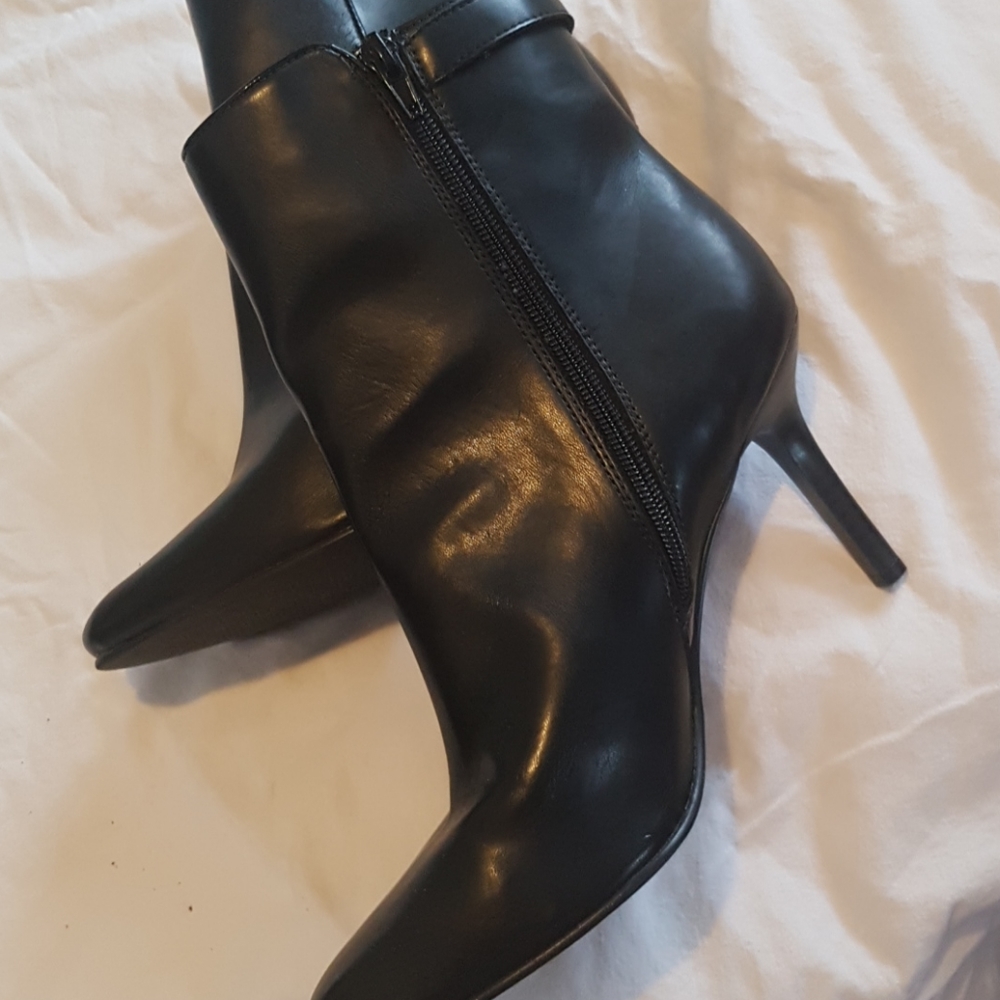 Shoes - Picture 2 of 4